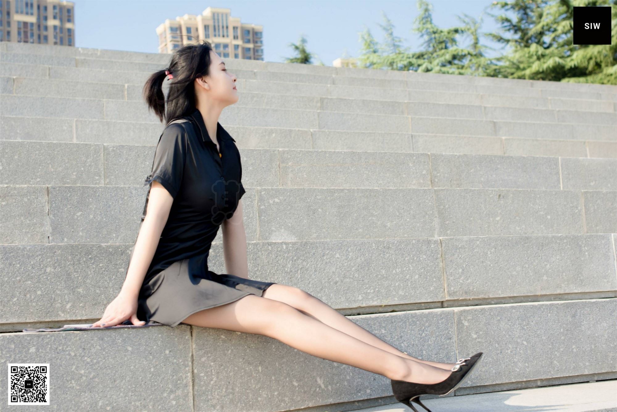 SIW斯文传媒 091 思琪 真丝修身超短低腰裙